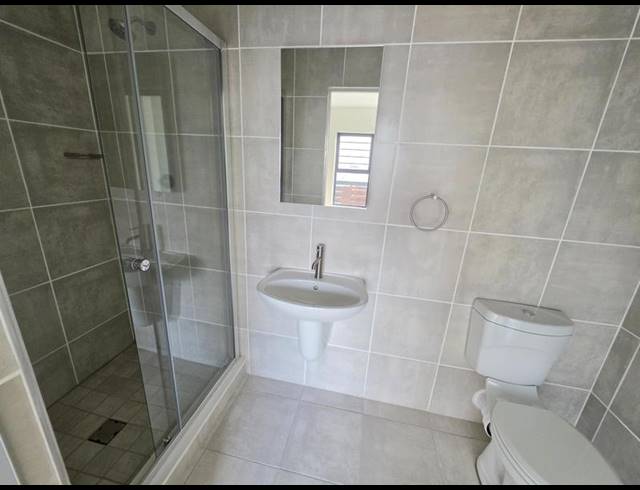 2 BEDROOM PROPERTY TO RENT IN MOOIKLOOF
